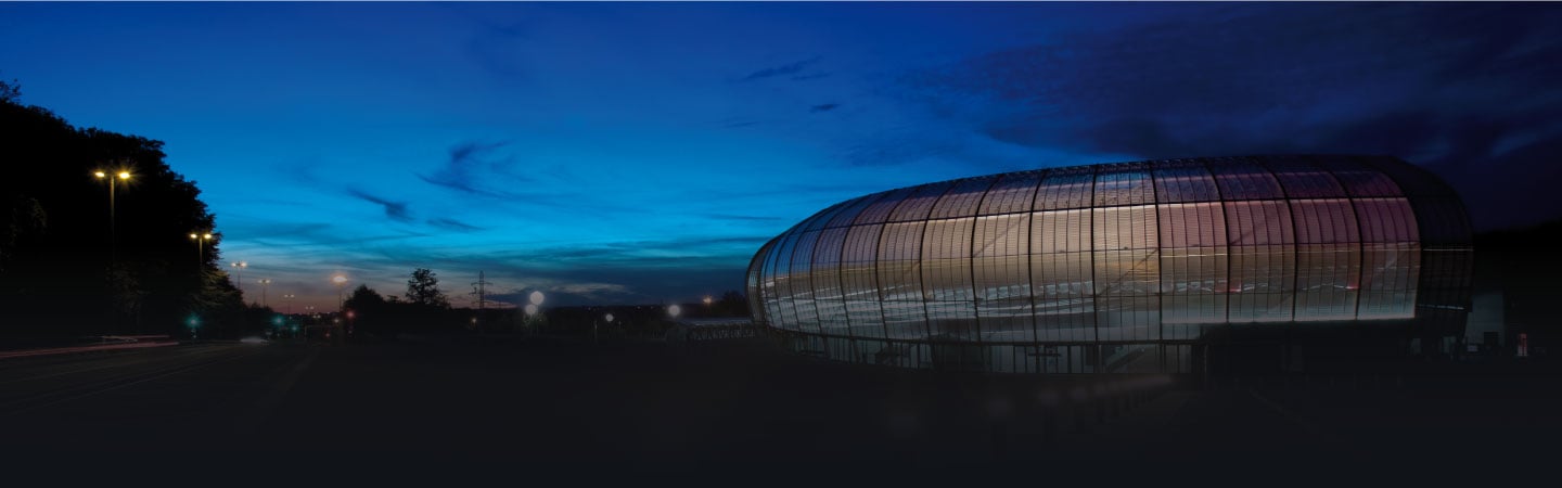 Zénith de Limoges métropole vue de nuit verrière éclairée bandeau